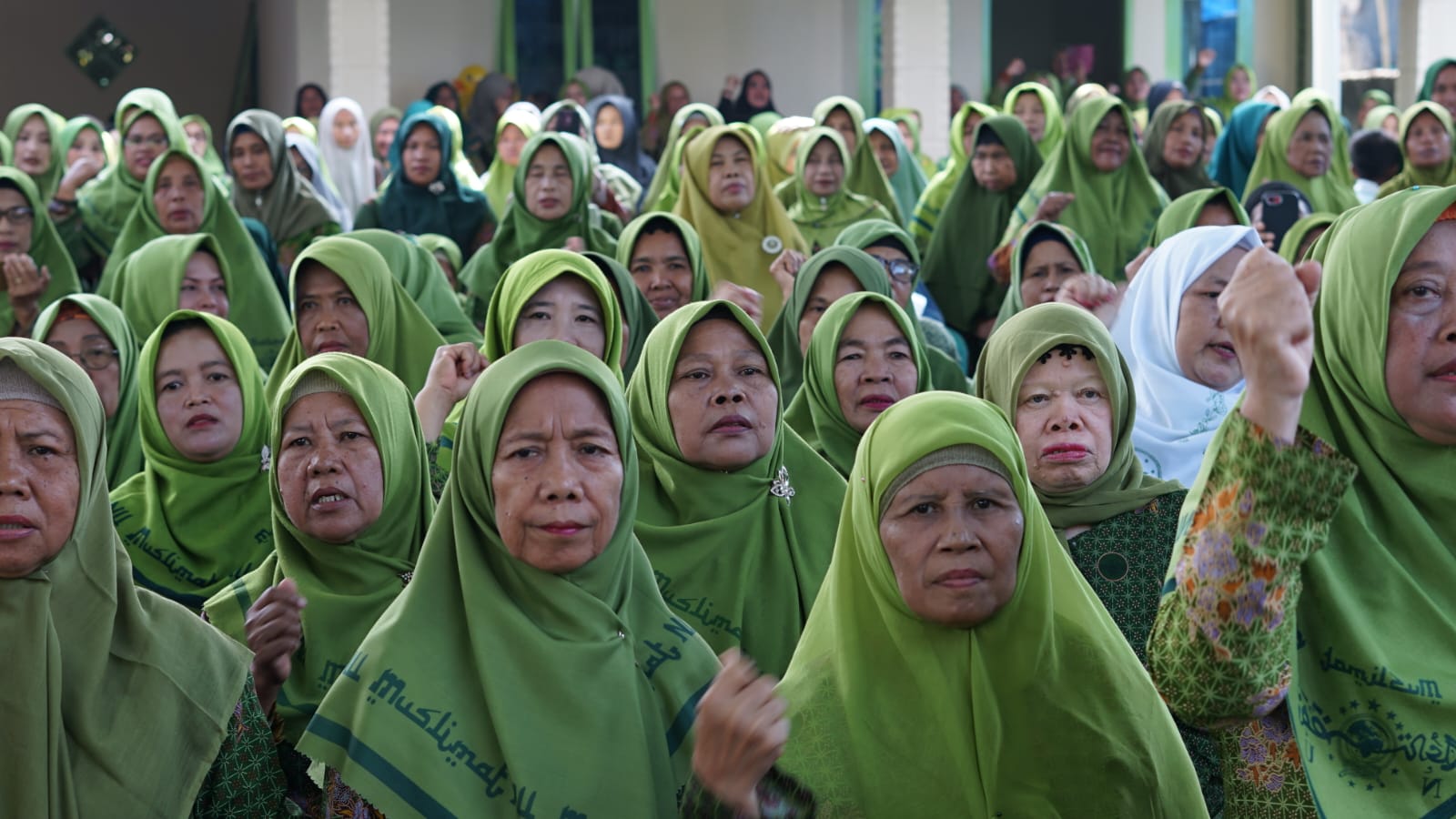 Pengajian Muslimat NU Adipuro Penuh Hikmah: Antara Ibadah, Dunia, dan UMKM