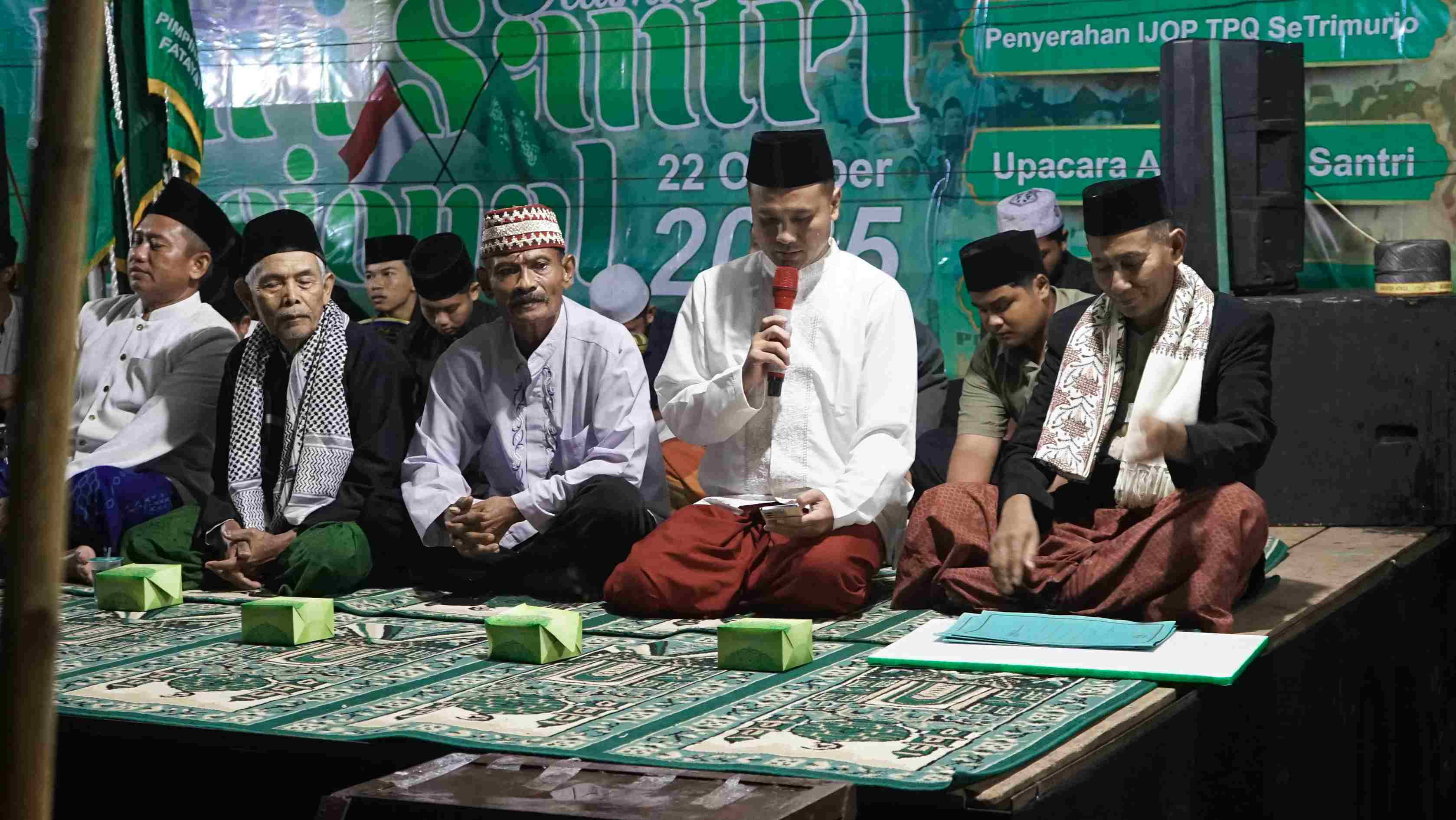 ‎Semarak Hari Santri Nasional 2025 di Trimurjo: Hujan Tak Surutkan Semangat Santri Dalam Istighosah dan Sholawat