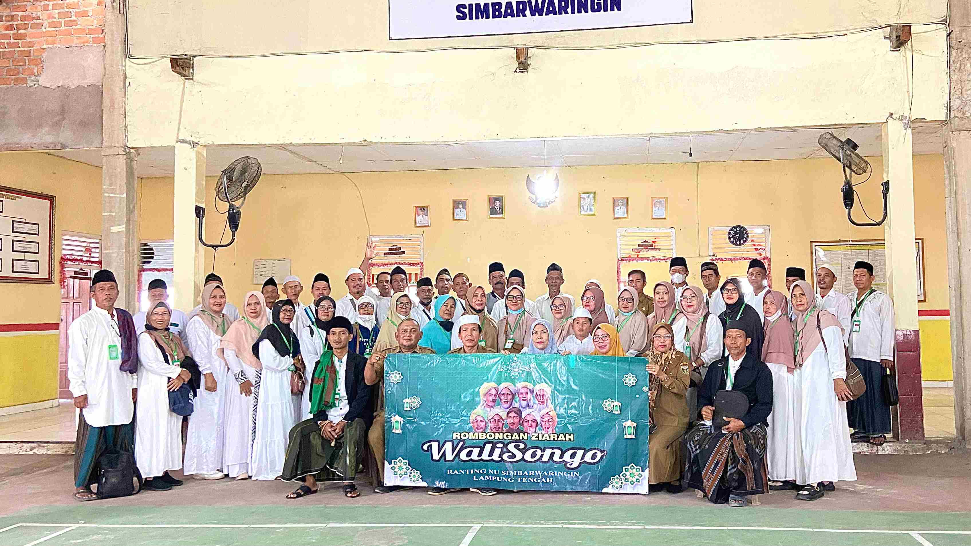 Langkah Penuh Berkah: 46 Jamaah NU Simbarwaringin Berangkat Ziarah Wali Songo